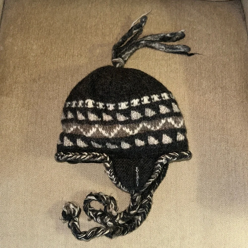 EVEREST DESIGNS Wool Fully Lined Kids Hat With Earflaps Hand-knit in Nepal